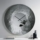 Cinzia - Reloj de pared de cristal fusionado con reverso plateado martillado, fabricado en Italia. Viadurini