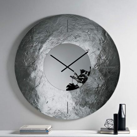 Cinzia - Reloj de pared de cristal fusionado con reverso plateado martillado, fabricado en Italia. Viadurini