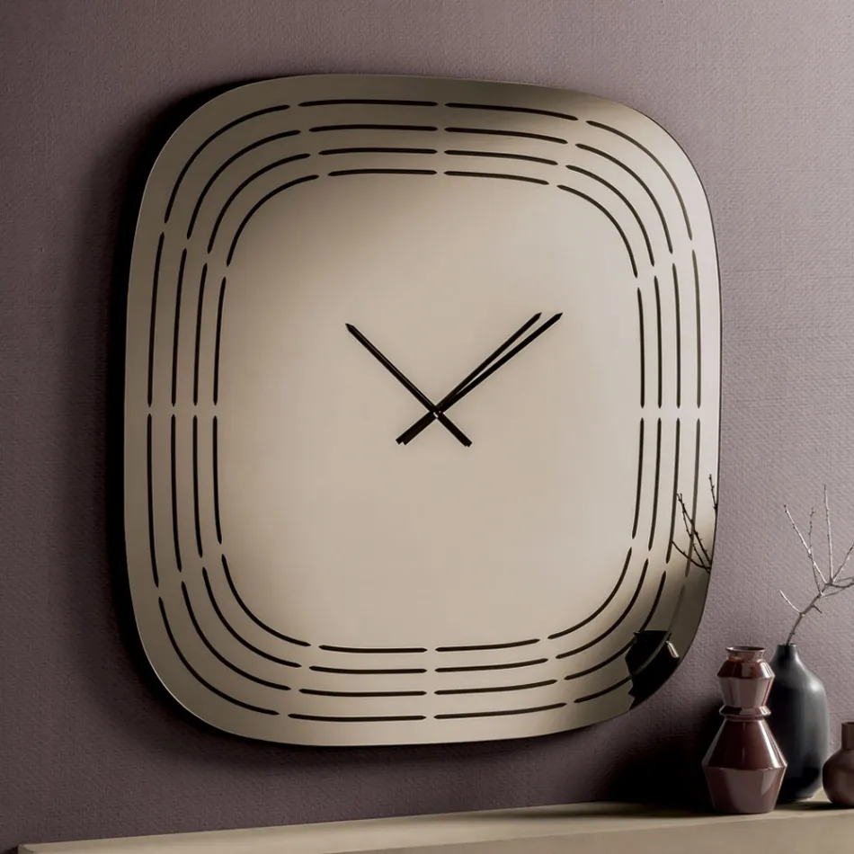 Reloj de pared Cesira con cristal espejado y grabados láser, fabricado en Italia. Viadurini