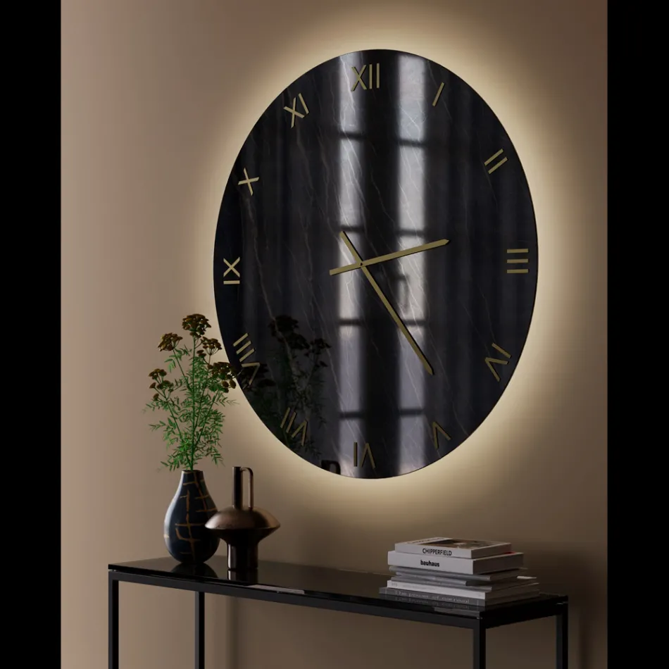 Reloj de pared de cristal con efecto mármol negro y dorado y manecillas de latón - Cortex Viadurini