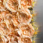 Panel decorativo de pared en metal y rosas artificiales Made in Italy - Rosetta Viadurini