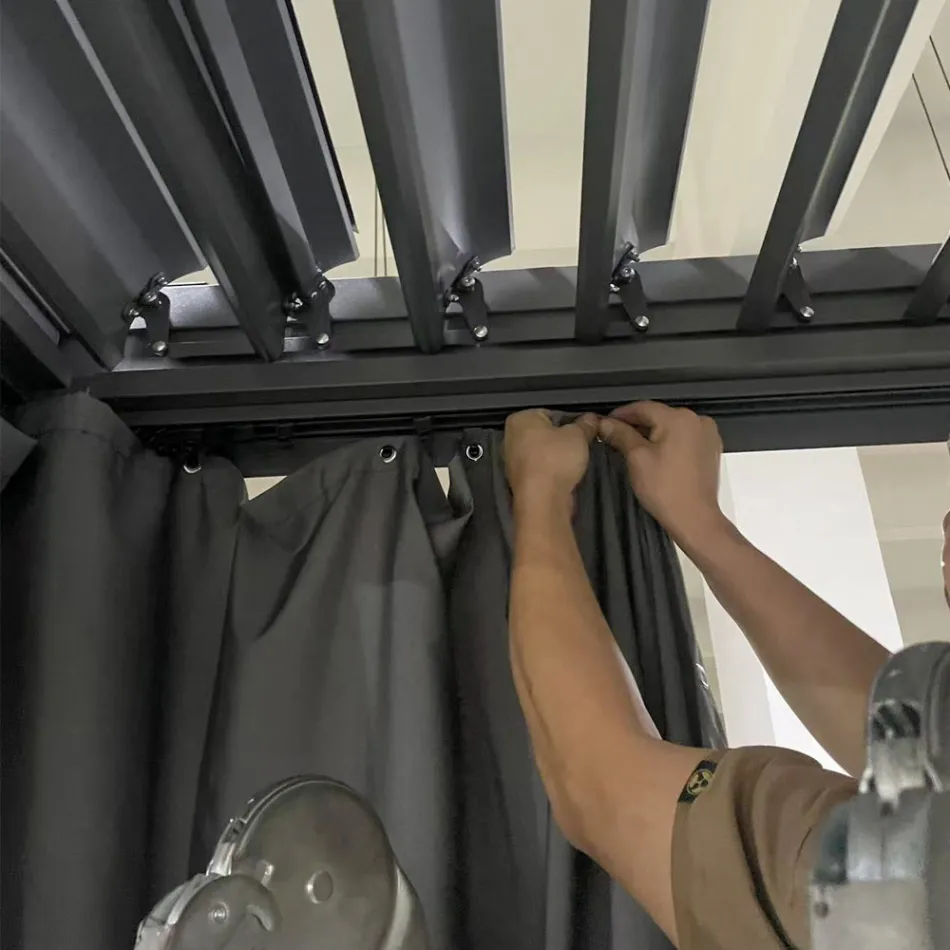 Pegola 3x4 mt en Aluminio Pintado Antracita con Manivela - Levante Viadurini