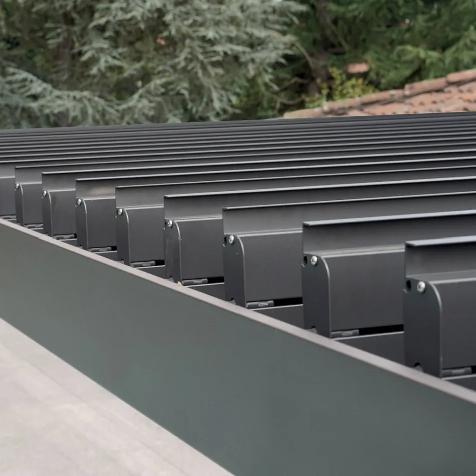 Pérgola de aluminio con techo regulable mediante manivela - Eolo Viadurini