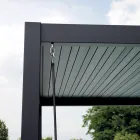 Pérgola de aluminio con techo regulable mediante manivela - Eolo Viadurini