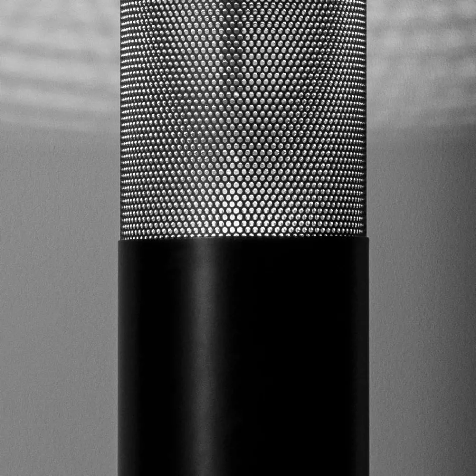 Lámpara de pie con difusor de metal perforado Made in Italy - Come Viadurini