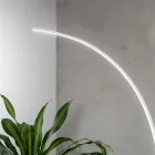 Lámpara de pie LED moderna regulable en metal negro, dorado o blanco - Góndola Viadurini