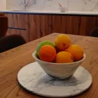 Plato de servicio redondo en mármol blanco de Carrara Made in Italy - Kamil Viadurini