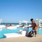 Flotante de lujo sillón Trona diseño blanco, fabricado en Italia Viadurini