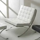 Sillón Morella en ecopiel con botones y estructura cromada Viadurini