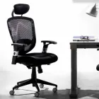 Sillón giratorio operativo moderno y semidireccional en malla negra - Simona Viadurini