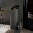 Soporte para pellets con sessir interno en cuero negro de diseño Sapir Viadurini