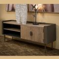Mueble TV de salón en madera de abeto y hierro gris con 2 puertas - Cooper