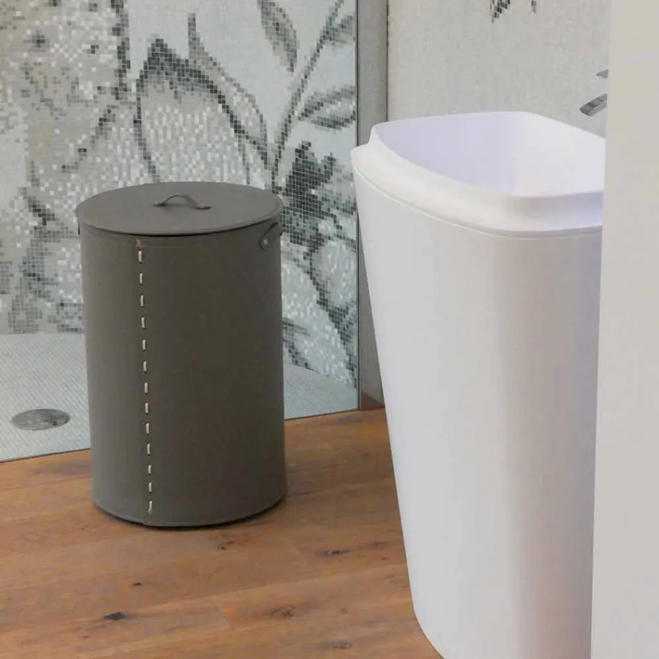 Cesto de ropa cilíndrico en piel regenerada a mano Roby. Viadurini