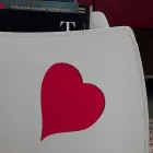 Revistero de diseño en cuero con diseño moderno de Beatrice. Viadurini