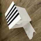 Portarrollos de baño en Corian blanco o con inserciones negras Diseño italiano - Elono Viadurini