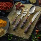 Cubiertos de acero y plástico con decoración de colores con tigre 24 piezas - Alessandra Viadurini