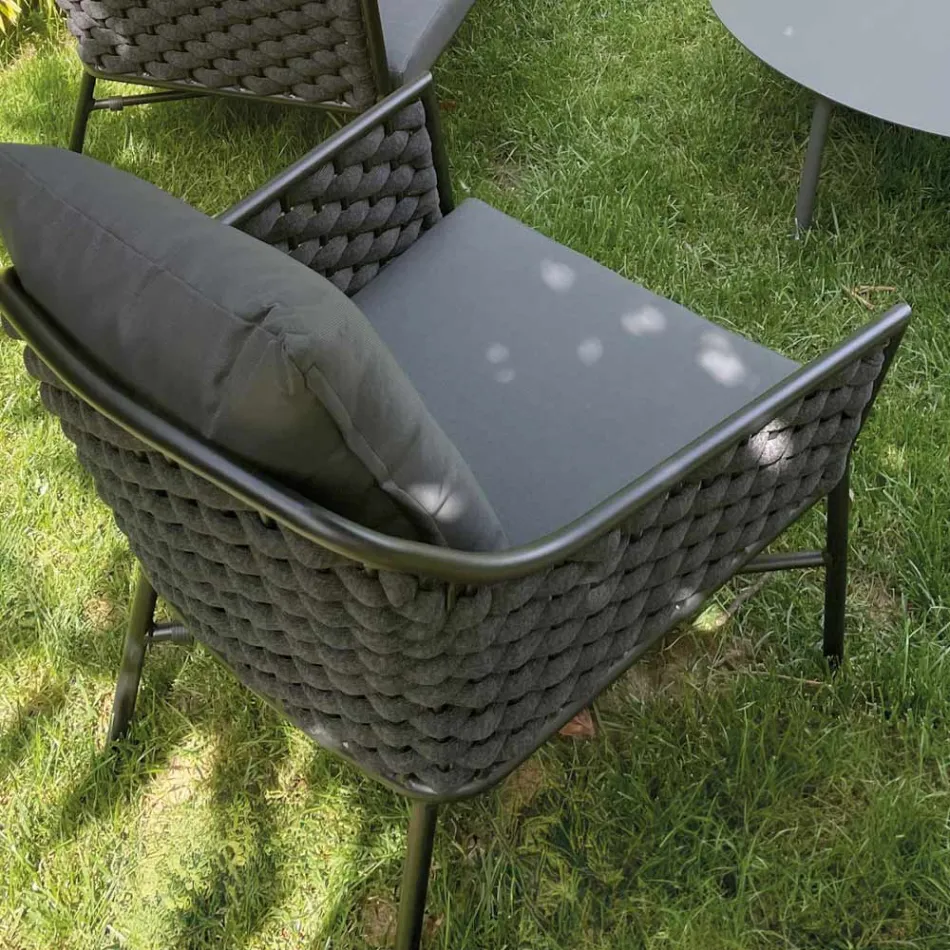 Sala de estar compuesta por sofá, sillones y dos mesas de centro de aluminio - Yuma Viadurini