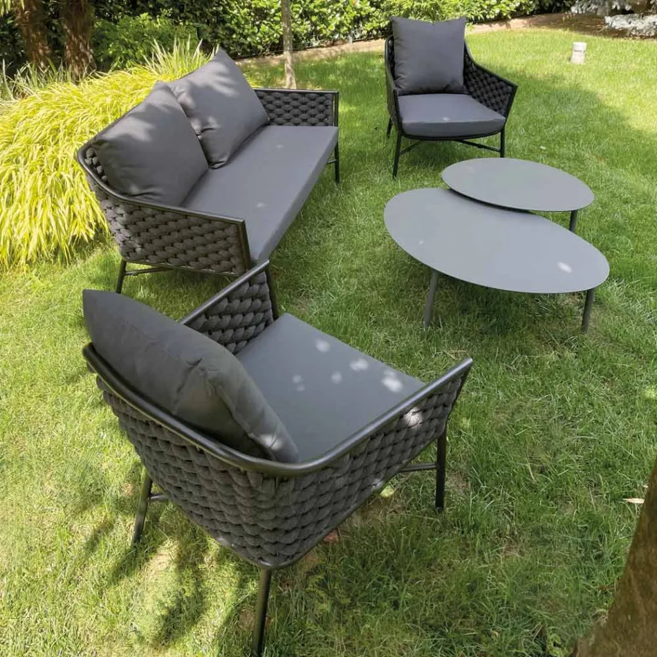 Sala de estar compuesta por sofá, sillones y dos mesas de centro de aluminio - Yuma Viadurini