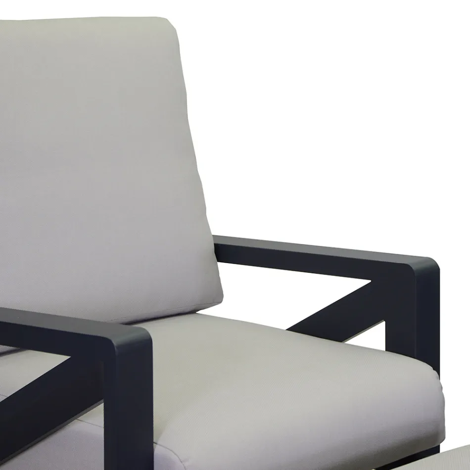 Salón compuesto por sofá, mesa de centro y sillones con reposapiés - Tablón de anuncios Viadurini