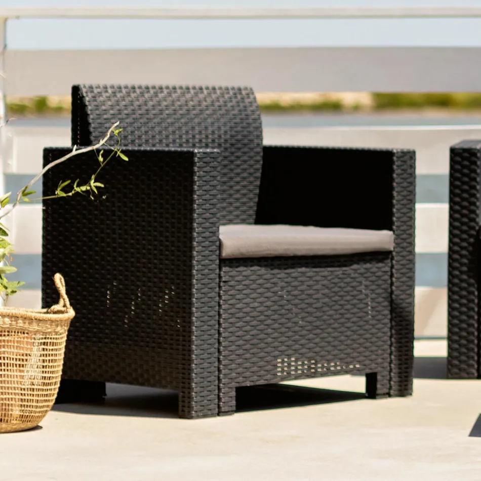 Salón con 1 sofá, 2 sillones y 1 mesa de centro con cojines de asiento - Máquina Viadurini