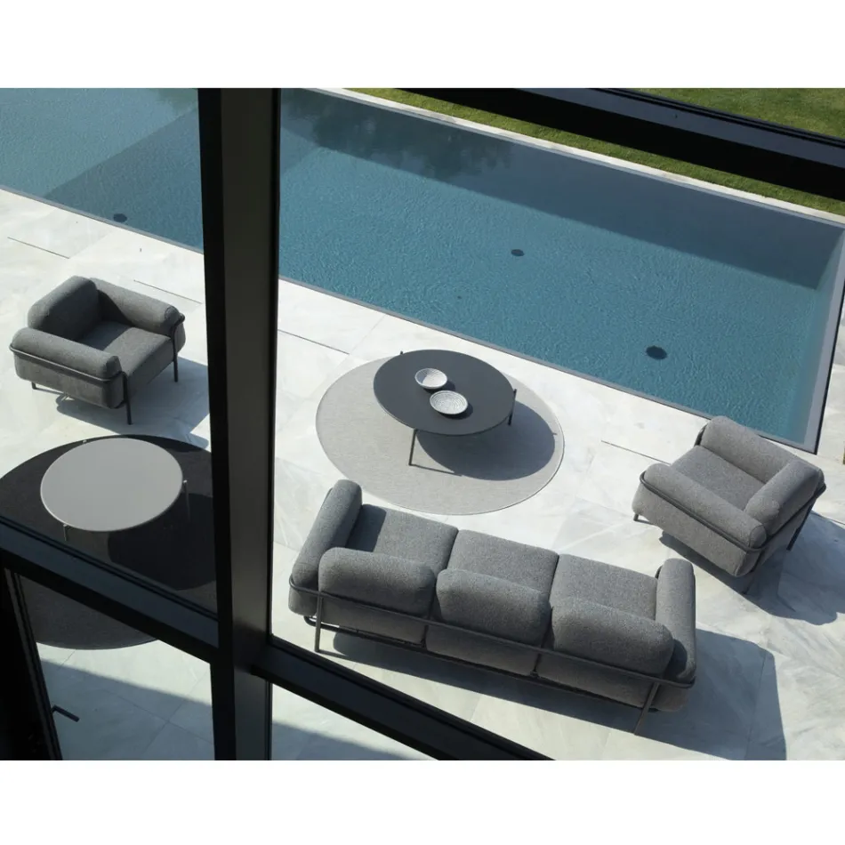 Sala de estar exterior con sofá y 2 sillones en tela Made in Italy - Suki Viadurini