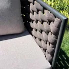 Sala de estar al aire libre con sofá, sillón y mesa de centro rectangular - Dandelium Viadurini