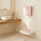 Escalera toallera de plexiglás blanco fabricada en Italia - Jamira Viadurini
