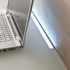 Escritorio suspendido de cristal con estructura metálica Made in Italy - Silicona Viadurini