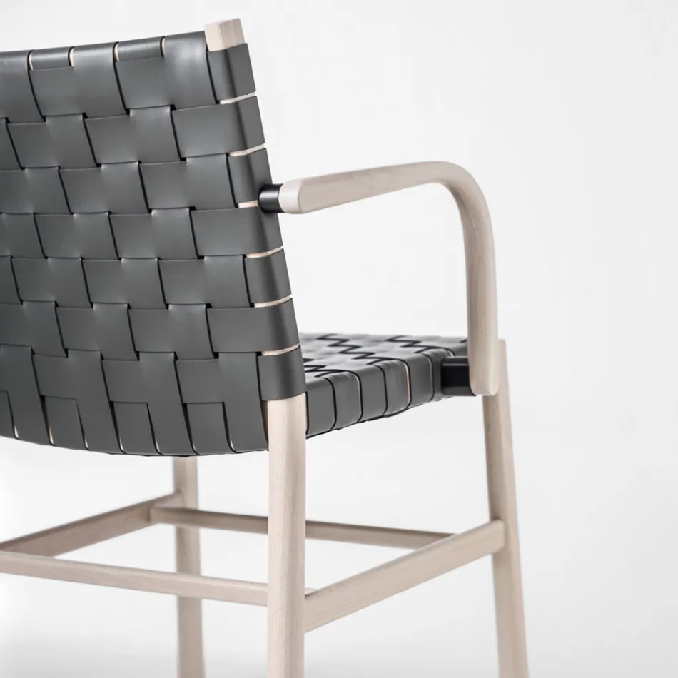 Silla con Reposabrazos en Haya Blanqueada y Asiento de Cuero Made in Italy - Nora Viadurini
