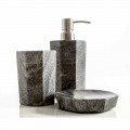 Conjunto de modernos accesorios de baño en mármol gris veteado de Montafia.