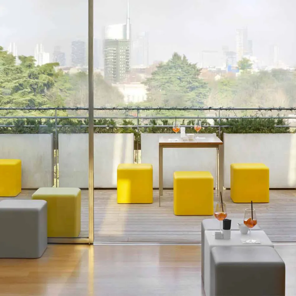 Taburete cúbico de poliuretano blando Slide Soft Cube diseñado en Italia Viadurini