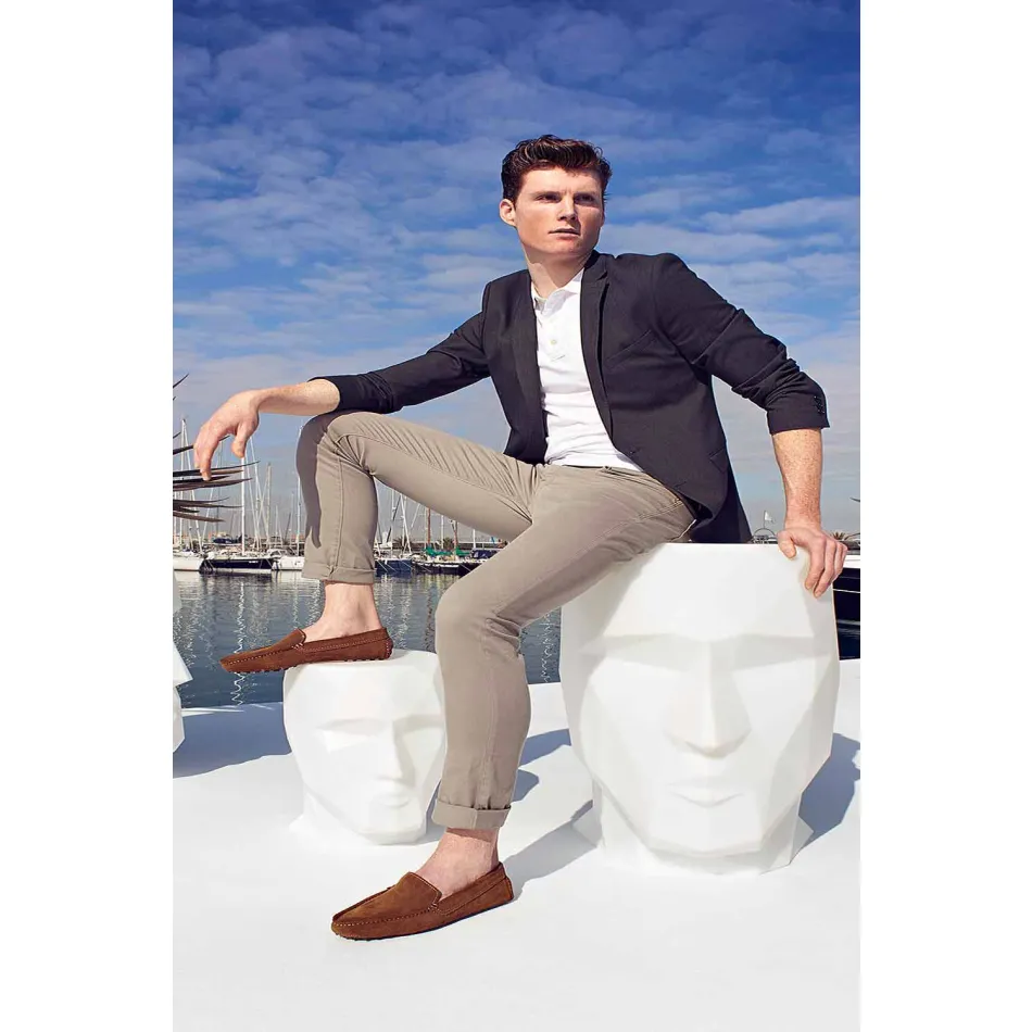 Taburete para exterior con forma de cara en un diseño moderno de Adan by Vondom Viadurini