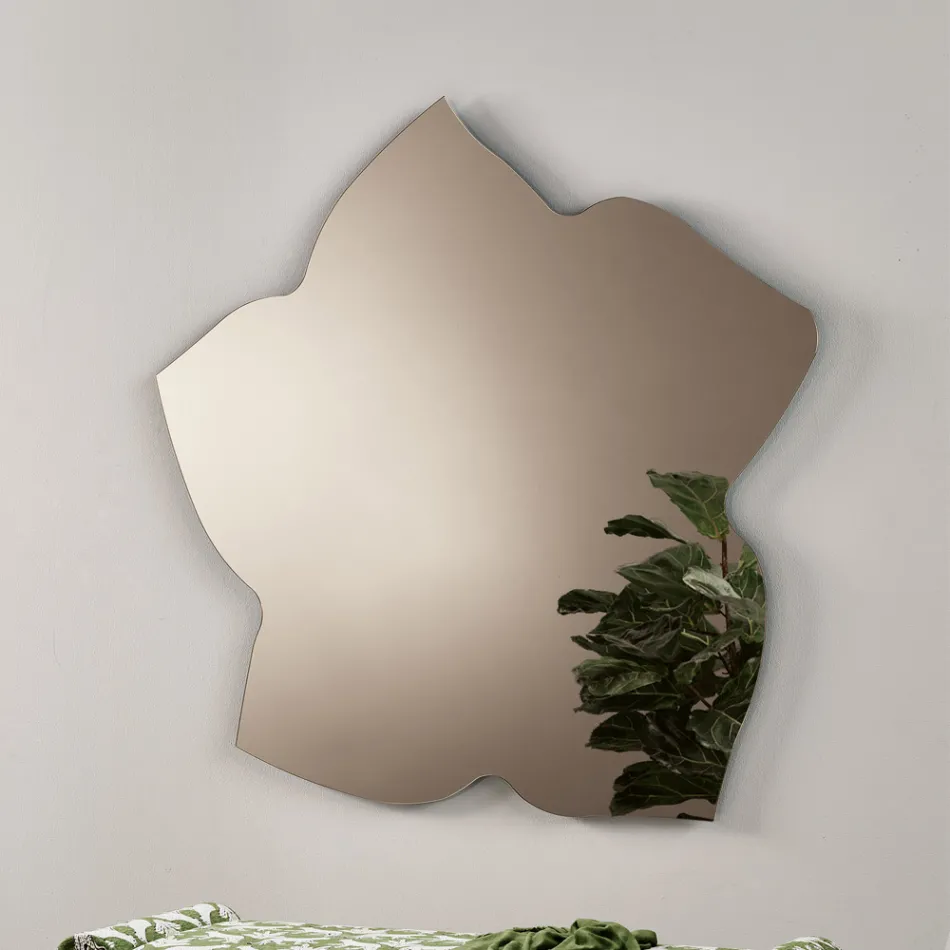 Espejo con forma de hoja disponible en dos tamaños y colores. Fabricado en Italia - Levian Viadurini