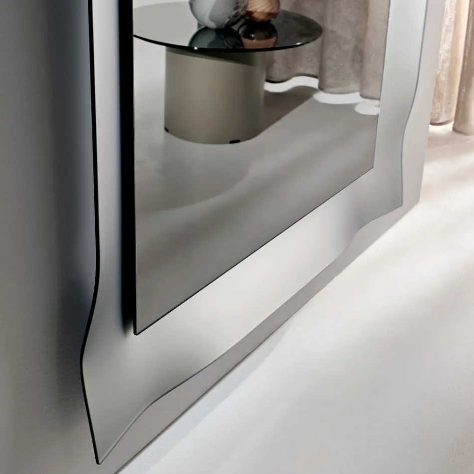 Espejo con marco de forma especial, disponible en 3 tamaños y 2 colores - Carolina Viadurini