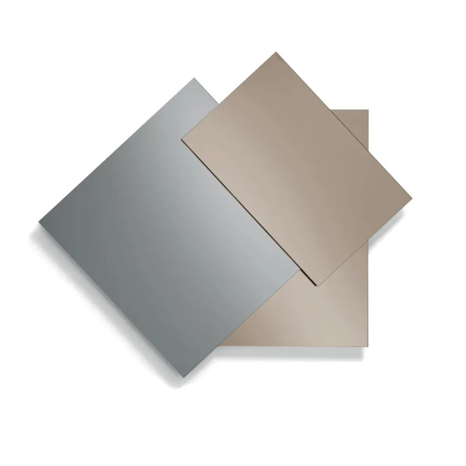 Espejo compuesto por 3 placas superpuestas, 2 de bronce y 1 ahumada - Armida Viadurini