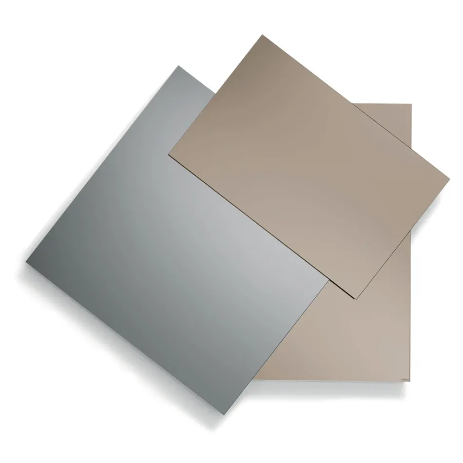 Espejo compuesto por 3 placas superpuestas, 2 de bronce y 1 ahumada - Armida Viadurini