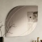 Espejo de cristal con grabados en dos tamaños y colores, fabricado en Italia - Vela Viadurini