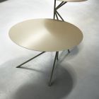 Mesa de centro redonda de metal, diseño en varios colores y 2 tamaños - Olesya Viadurini