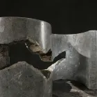 Mesa de centro de vidrio templado con base de piedra fósil - Jordan Viadurini