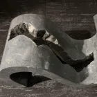 Mesa de centro de vidrio templado con base de piedra fósil - Jordan Viadurini