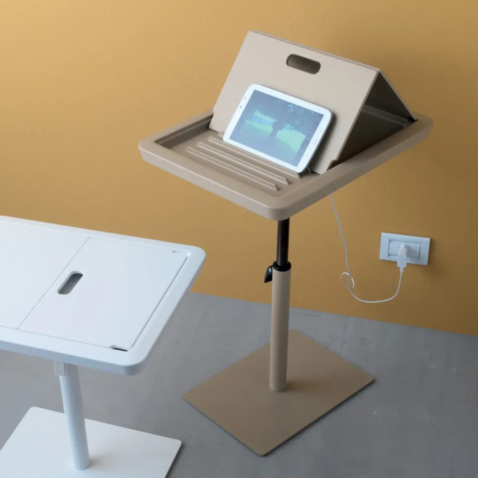 Mesa auxiliar para sofá en metal y PVC regulable en altura para tablet - Tekniko Viadurini
