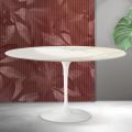 Mesa de centro ovalada Tulip de Saarinen, 41 cm de altura, en cerámica mate Florim Calacatta Gold - Scarlet