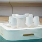 Mesa de centro - Bandeja flotante en ecopiel náutica y plexiglás Trona Viadurini