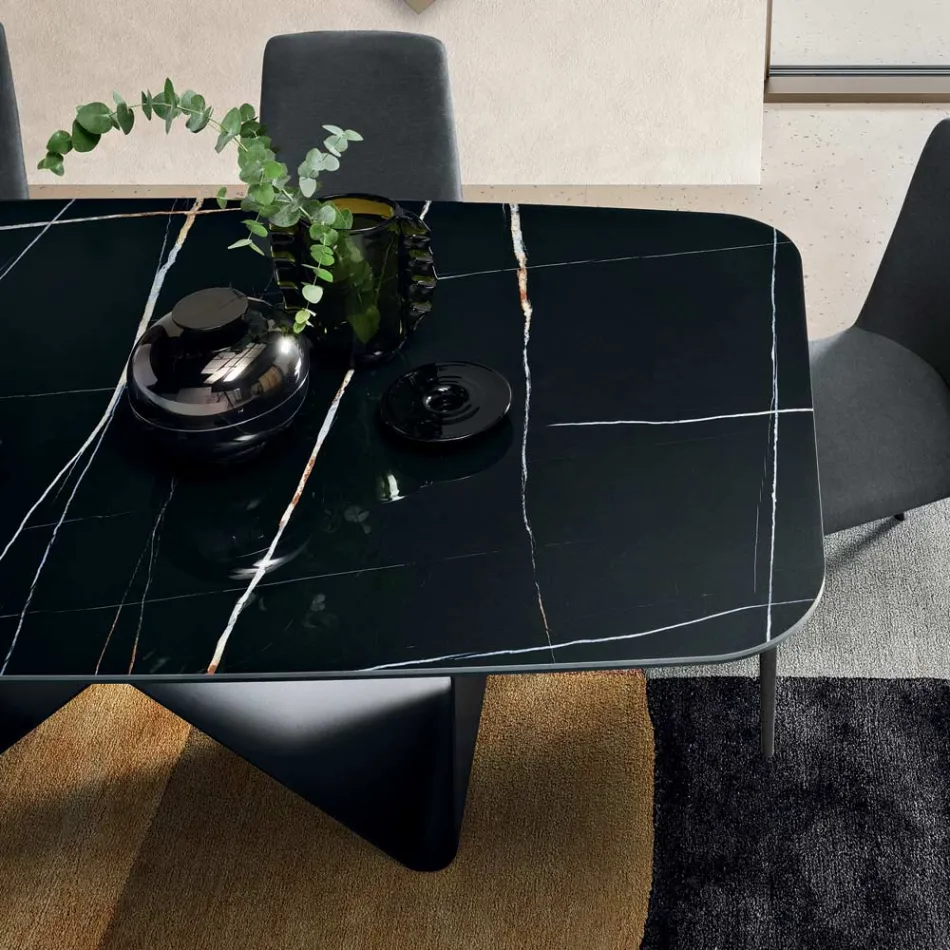 Mesa de 210x110 cm con tablero cerámico efecto mármol y base metálica - Adriano Viadurini