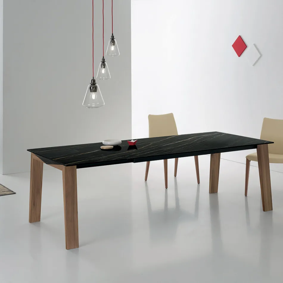 Mesa extensible hasta 2,4 m en madera maciza y tapa de cerámica - Antares Viadurini
