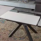 Mesa de comedor extensible hasta 2,8 m con patas de cerámica y metal - Paoluccio Viadurini