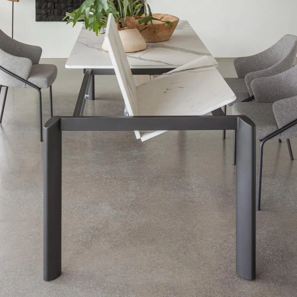 Mesa extensible hasta 298 cm en cerámica y metal Made in Italy - Tulip Viadurini