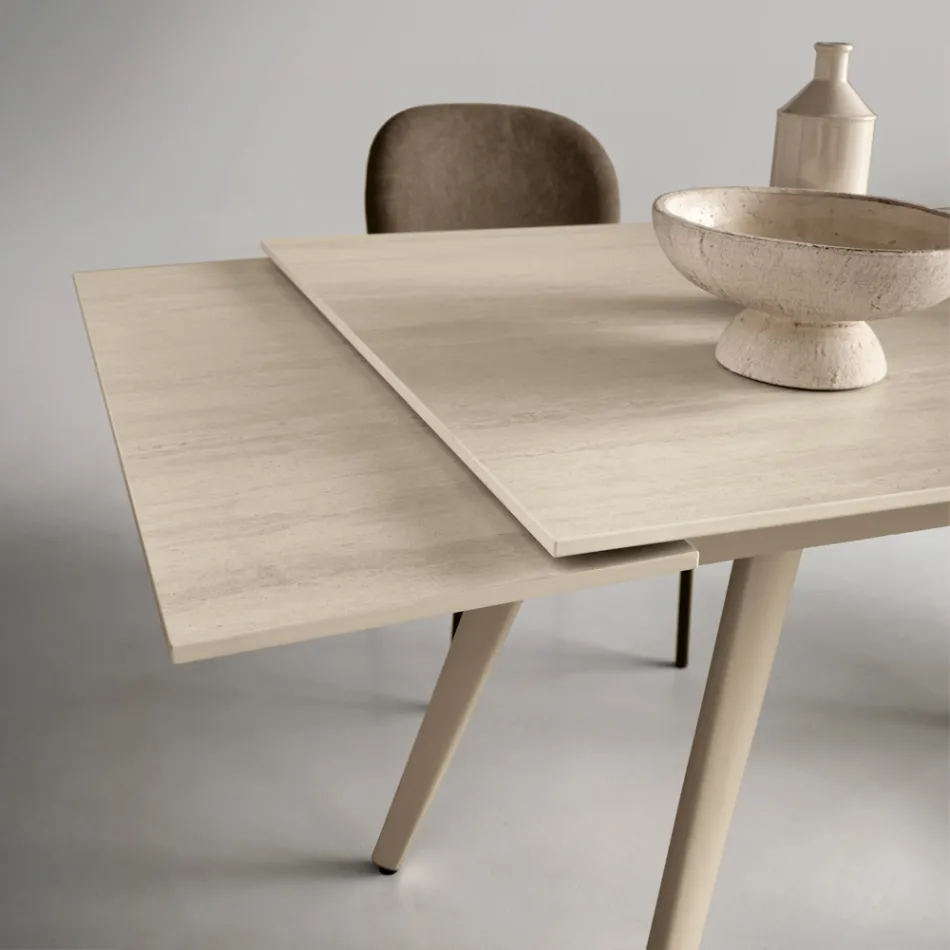 Mesa extensible de hasta 180 cm en piedra efecto mármol y metal - Numa Viadurini