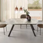 Mesa extensible de hasta 180 cm en piedra sinterizada con efecto mármol - Talia Viadurini
