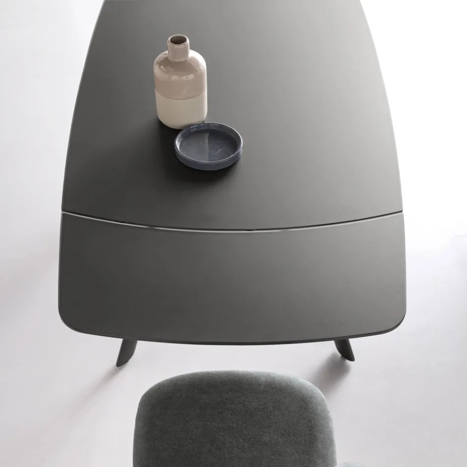 Mesa extensible de hasta 210 cm en cristal y metal pintado - Naxos Viadurini